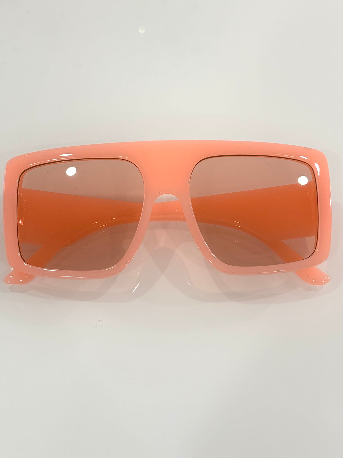 Oversized Black Square Sunglasses with a Bold Flat-Top Frame